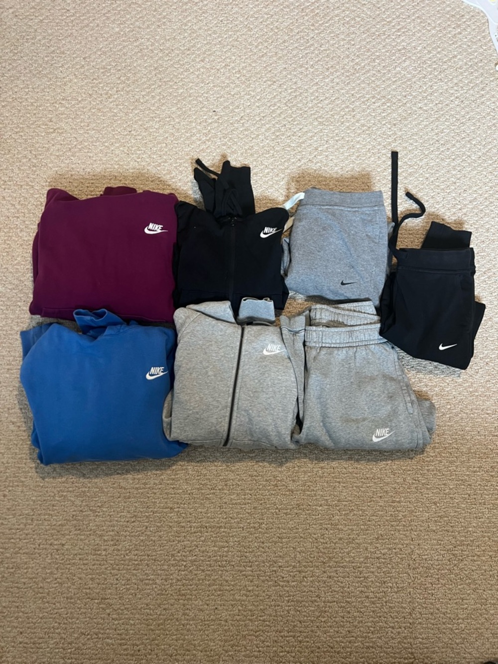 Nike hoodie and sweatpants bundle